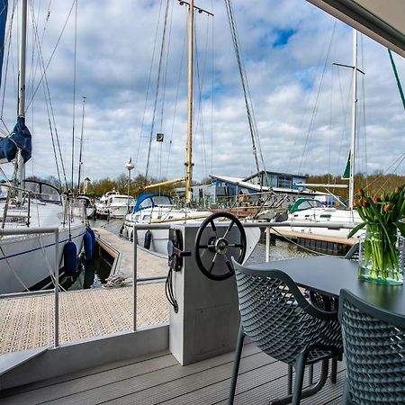 Waterlodge Blue Lagoon On A Jetty For 4 People Kamperland Exterior foto